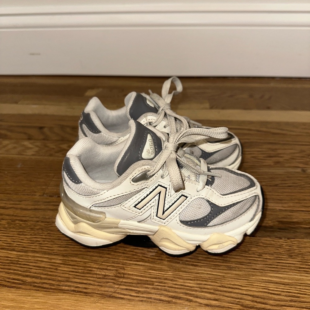 New Balance Kids Neutral Cream and Gray lace up Sneakers 9060
